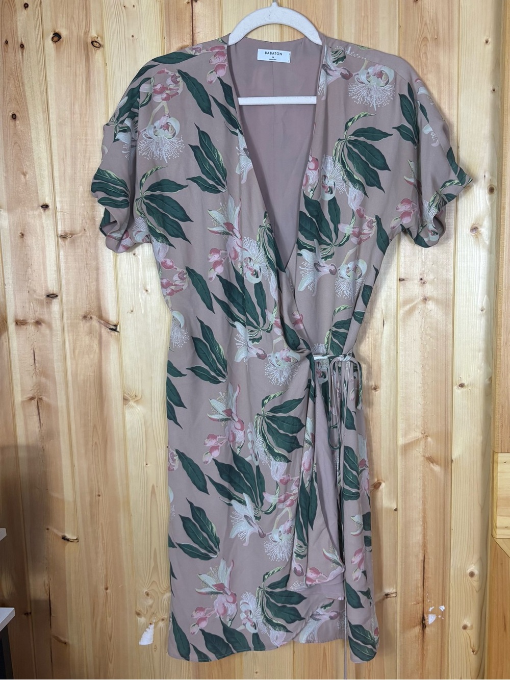 Babaton Aritzia Wallace Floral Wrap Dress Medium Botanical Garden Party Neutral
